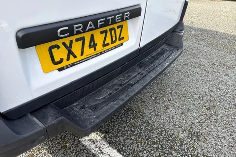 CX74ZDZ Volkswagen Crafter 2.0 TDI CR35 Commerce FWD MWB High Roof Euro 6 (s/s) 5dr Thumbnail #27