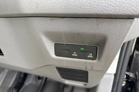 CX74ZJU Volkswagen Crafter 2.0 TDI CR35 Commerce Plus FWD MWB High Roof Euro 6 (s/s) 5dr Thumbnail #28