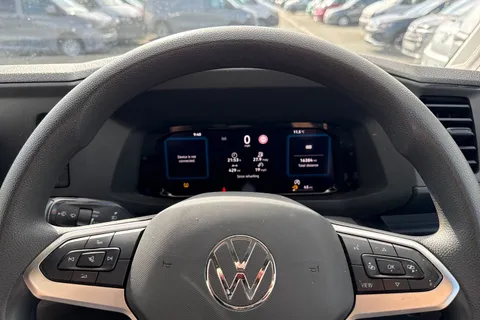 CX74XWW Volkswagen Crafter 2.0 TDI CR35 Commerce FWD MWB High Roof Euro 6 (s/s) 5dr Thumbnail #31