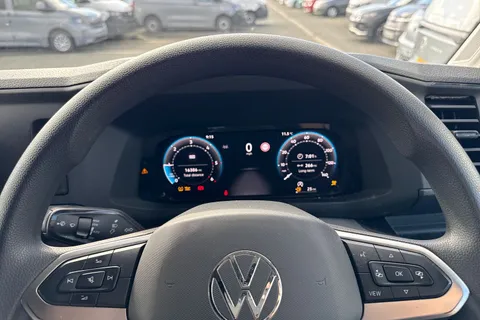 CX74ZDZ Volkswagen Crafter 2.0 TDI CR35 Commerce FWD MWB High Roof Euro 6 (s/s) 5dr Thumbnail #31