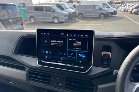 CX74ZJU Volkswagen Crafter 2.0 TDI CR35 Commerce Plus FWD MWB High Roof Euro 6 (s/s) 5dr Thumbnail #32