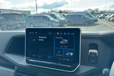 CX74XWW Volkswagen Crafter 2.0 TDI CR35 Commerce FWD MWB High Roof Euro 6 (s/s) 5dr Thumbnail #33