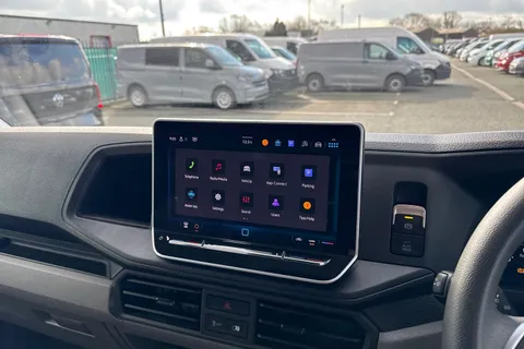 CX74ZJU Volkswagen Crafter 2.0 TDI CR35 Commerce Plus FWD MWB High Roof Euro 6 (s/s) 5dr Thumbnail #33