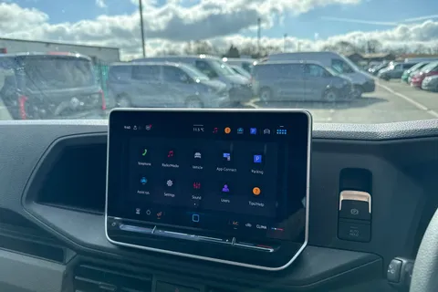 CX74XWW Volkswagen Crafter 2.0 TDI CR35 Commerce FWD MWB High Roof Euro 6 (s/s) 5dr Thumbnail #34