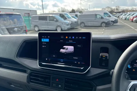 CX74ZJU Volkswagen Crafter 2.0 TDI CR35 Commerce Plus FWD MWB High Roof Euro 6 (s/s) 5dr Thumbnail #37