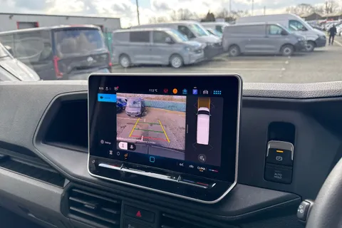 CX74ZDZ Volkswagen Crafter 2.0 TDI CR35 Commerce FWD MWB High Roof Euro 6 (s/s) 5dr Thumbnail #37