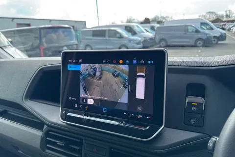 CX74ZDZ Volkswagen Crafter 2.0 TDI CR35 Commerce FWD MWB High Roof Euro 6 (s/s) 5dr Thumbnail #38