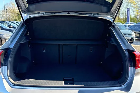 7 of 49 for Volkswagen T-Roc 2.0 TDI 150 EVO R-Line 5dr DSG **REVERSING CAMERA**