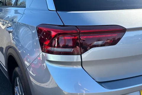 8 of 49 for Volkswagen T-Roc 2.0 TDI 150 EVO R-Line 5dr DSG **REVERSING CAMERA**