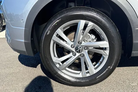 10 of 49 for Volkswagen T-Roc 2.0 TDI 150 EVO R-Line 5dr DSG **REVERSING CAMERA**