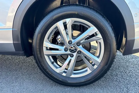 13 of 49 for Volkswagen T-Roc 2.0 TDI 150 EVO R-Line 5dr DSG **REVERSING CAMERA**