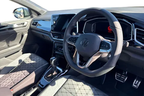 14 of 49 for Volkswagen T-Roc 2.0 TDI 150 EVO R-Line 5dr DSG **REVERSING CAMERA**