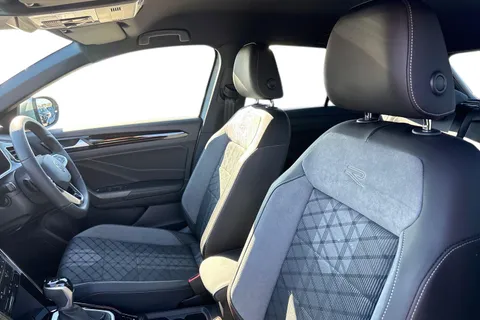 16 of 49 for Volkswagen T-Roc 2.0 TDI 150 EVO R-Line 5dr DSG **REVERSING CAMERA**