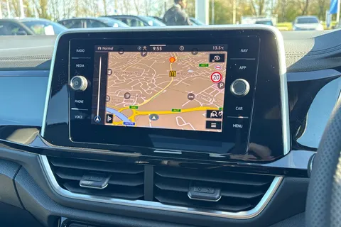 17 of 49 for Volkswagen T-Roc 2.0 TDI 150 EVO R-Line 5dr DSG **REVERSING CAMERA**