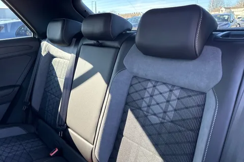 19 of 49 for Volkswagen T-Roc 2.0 TDI 150 EVO R-Line 5dr DSG **REVERSING CAMERA**