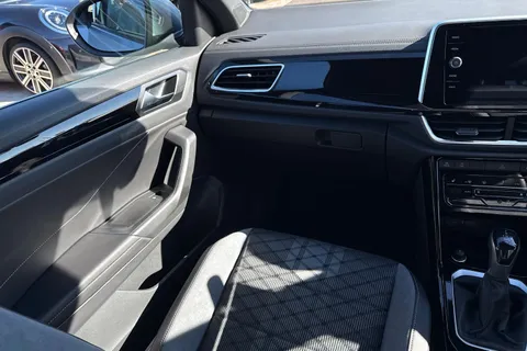 20 of 49 for Volkswagen T-Roc 2.0 TDI 150 EVO R-Line 5dr DSG **REVERSING CAMERA**