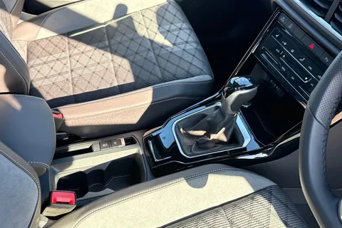 23 of 49 for Volkswagen T-Roc 2.0 TDI 150 EVO R-Line 5dr DSG **REVERSING CAMERA**