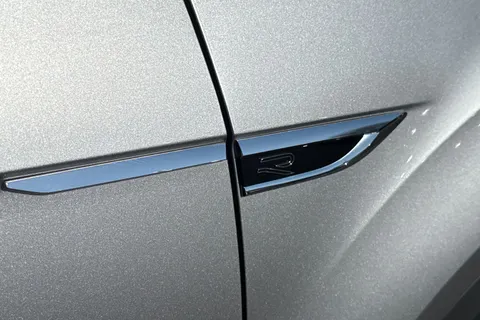 28 of 49 for Volkswagen T-Roc 2.0 TDI 150 EVO R-Line 5dr DSG **REVERSING CAMERA**