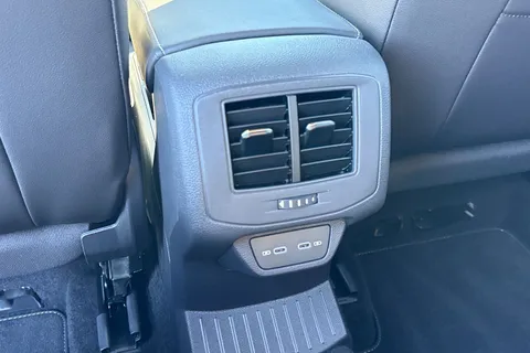 30 of 49 for Volkswagen T-Roc 2.0 TDI 150 EVO R-Line 5dr DSG **REVERSING CAMERA**