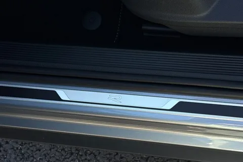 33 of 49 for Volkswagen T-Roc 2.0 TDI 150 EVO R-Line 5dr DSG **REVERSING CAMERA**