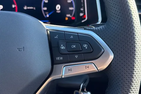 35 of 49 for Volkswagen T-Roc 2.0 TDI 150 EVO R-Line 5dr DSG **REVERSING CAMERA**