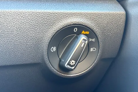 37 of 49 for Volkswagen T-Roc 2.0 TDI 150 EVO R-Line 5dr DSG **REVERSING CAMERA**