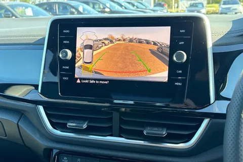 42 of 49 for Volkswagen T-Roc 2.0 TDI 150 EVO R-Line 5dr DSG **REVERSING CAMERA**