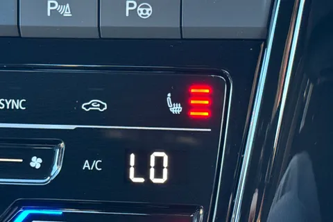 43 of 49 for Volkswagen T-Roc 2.0 TDI 150 EVO R-Line 5dr DSG **REVERSING CAMERA**