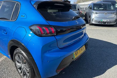 NV71KUG PEUGEOT e-208 50kWh Allure Premium Auto 5dr Thumbnail #9