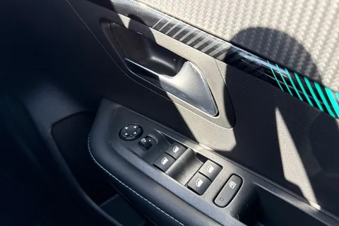 NV71KUG PEUGEOT e-208 50kWh Allure Premium Auto 5dr Thumbnail #22