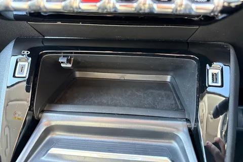 NV71KUG PEUGEOT e-208 50kWh Allure Premium Auto 5dr Thumbnail #37