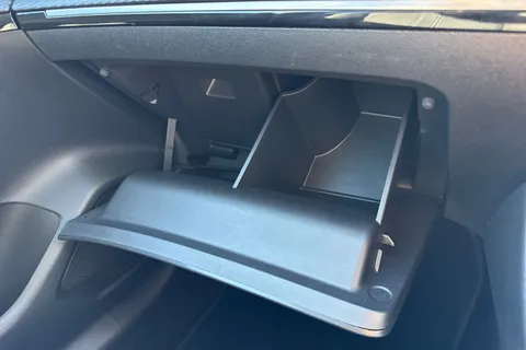 NV71KUG PEUGEOT e-208 50kWh Allure Premium Auto 5dr Thumbnail #40