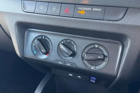 DE67DHX Škoda Fabia 1.0 TSI Colour Edition Euro 6 (s/s) 5dr Thumbnail #18