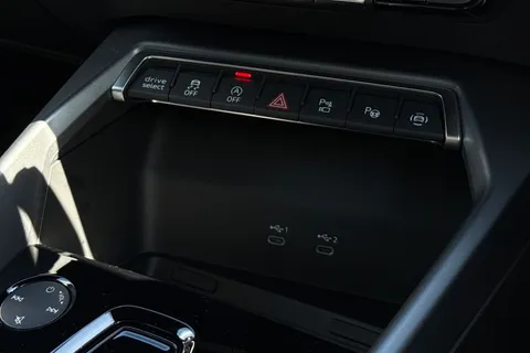 KU75ZSW Audi A3 S line TFSI  150 PS S tronic Thumbnail #37