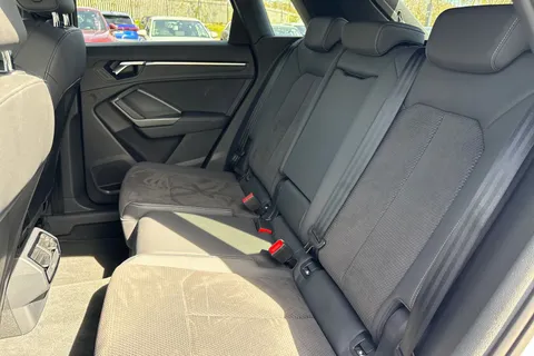 DG19YWB Audi Q3 S line 40 TFSI quattro 190 PS S tronic Thumbnail #19