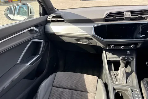 DG19YWB Audi Q3 S line 40 TFSI quattro 190 PS S tronic Thumbnail #20