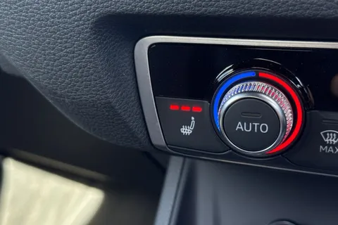 DG19YWB Audi Q3 S line 40 TFSI quattro 190 PS S tronic Thumbnail #48