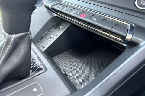 DG19YWB Audi Q3 S line 40 TFSI quattro 190 PS S tronic Thumbnail #49