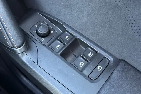 DH25HWB CUPRA Formentor 1.5 eHybrid 25.8kWh V2 DSG Euro 6 (s/s) 5dr Thumbnail #33