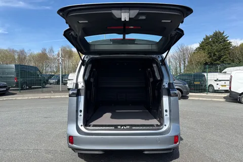 DG26XOJ Volkswagen ID. Buzz Cargo Commerce SWB 286 PS 77 kWh - Delivery Mileage Thumbnail #7