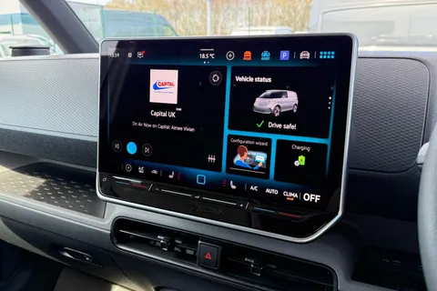 DG26XOJ Volkswagen ID. Buzz Cargo Commerce SWB 286 PS 77 kWh - Delivery Mileage Thumbnail #17