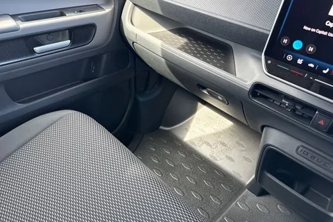 DG26XOJ Volkswagen ID. Buzz Cargo Commerce SWB 286 PS 77 kWh - Delivery Mileage Thumbnail #20