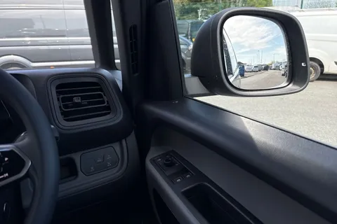 DG26XOJ Volkswagen ID. Buzz Cargo Commerce SWB 286 PS 77 kWh - Delivery Mileage Thumbnail #21