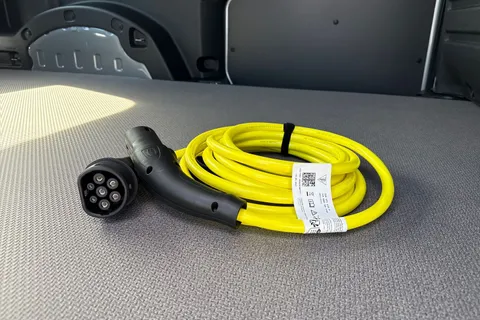 DG26XOJ Volkswagen ID. Buzz Cargo Commerce SWB 286 PS 77 kWh - Delivery Mileage Thumbnail #30