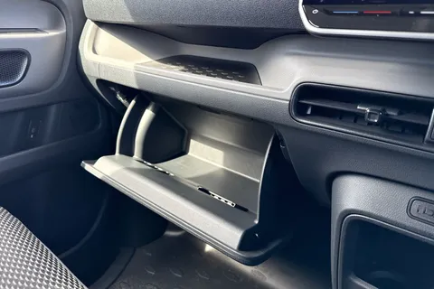 DG26XOJ Volkswagen ID. Buzz Cargo Commerce SWB 286 PS 77 kWh - Delivery Mileage Thumbnail #33