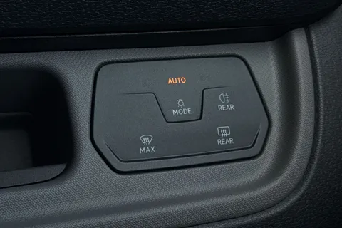 DG26XOJ Volkswagen ID. Buzz Cargo Commerce SWB 286 PS 77 kWh - Delivery Mileage Thumbnail #35