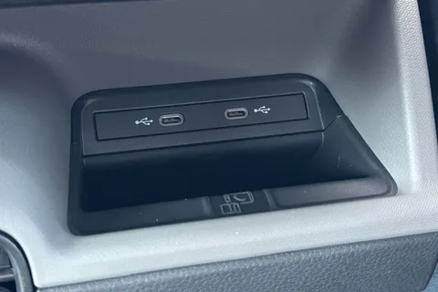 DG26XOJ Volkswagen ID. Buzz Cargo Commerce SWB 286 PS 77 kWh - Delivery Mileage Thumbnail #41