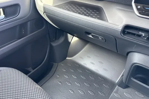 DE26NRK Volkswagen ID. Buzz Cargo Commerce SWB 286 PS 77 kWh - Delivery Mileage Thumbnail #20