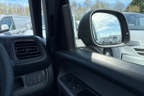 DE26NRK Volkswagen ID. Buzz Cargo Commerce SWB 286 PS 77 kWh - Delivery Mileage Thumbnail #21