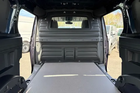 DE26NRK Volkswagen ID. Buzz Cargo Commerce SWB 286 PS 77 kWh - Delivery Mileage Thumbnail #32